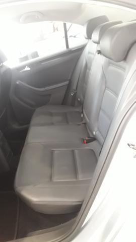 Jetta 2.0 automático km48.000 Jonathan 21 9 7 1 3 0 5 2 3 3 - Foto 4