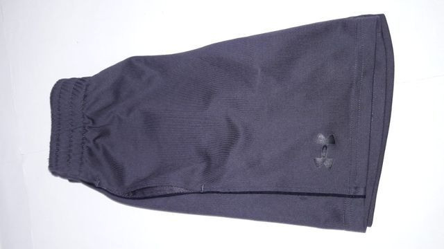 Short Infantil Marca Under Armour Tam5 - Cinza - semi novo - Foto 2