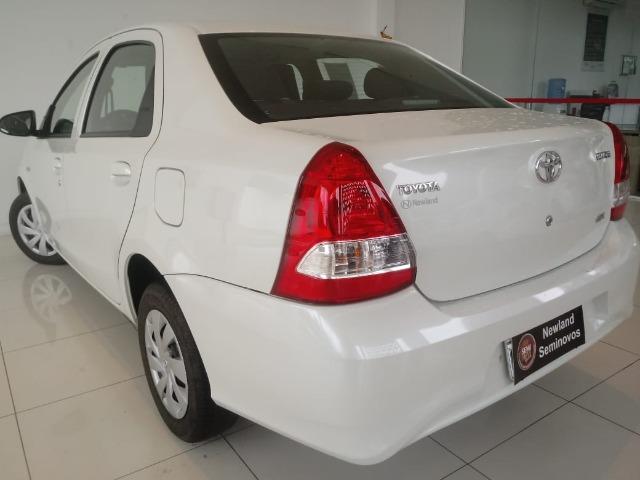 Toyota Etios Sedan X Manual 2018 - Foto 10