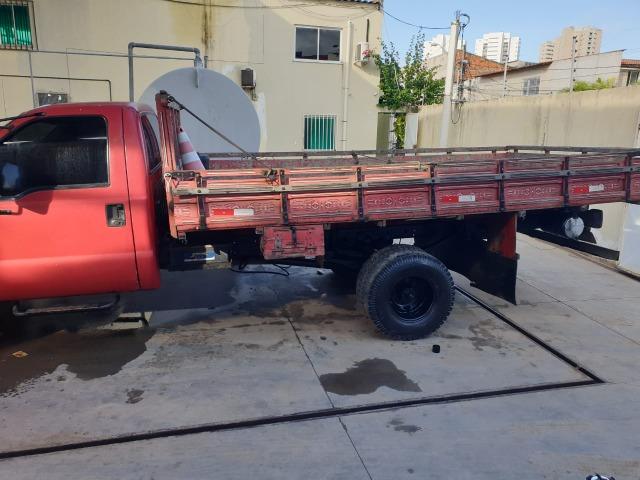 Vendo F4000 ano: 1999 motor cummins - Foto 4