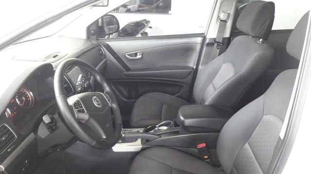 Vendo/TR Ssongyong Korando AWD Diesel 2012 Cor Branca - Foto 6