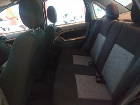 Ford Fiesta Sedan 1.0 4P Flex 2010/2011- Completo, segunda dona, perfeito estado - Foto 4