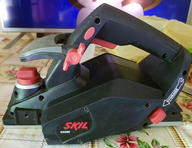 Vendo Plainadeira Elétrica SKIL 550W por R$250,00 - Foto 3