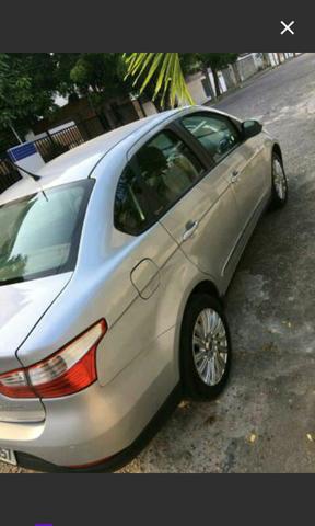 Vendo Carro Fiat Gran Siena ATRATIVE completo - Foto 3