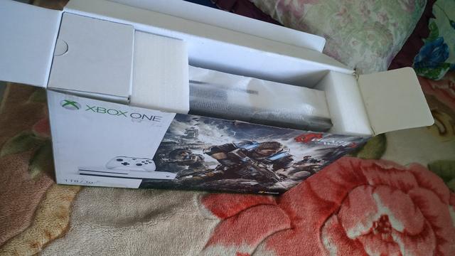 Xbox one s 1tb + controle elite +3 jogos 2 controles - Foto 2