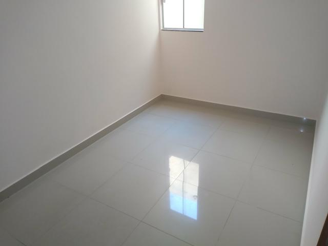 Casa com 3 quartos sendo 1 suíte, armários, prox a av t-7, financia - Foto 3