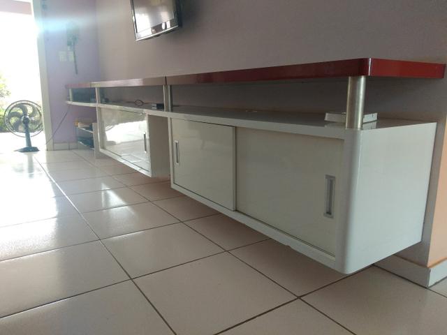 Balcão/armário em MDF e fórmica, medindo 4.30 mts de comprimento e 65cm de altura