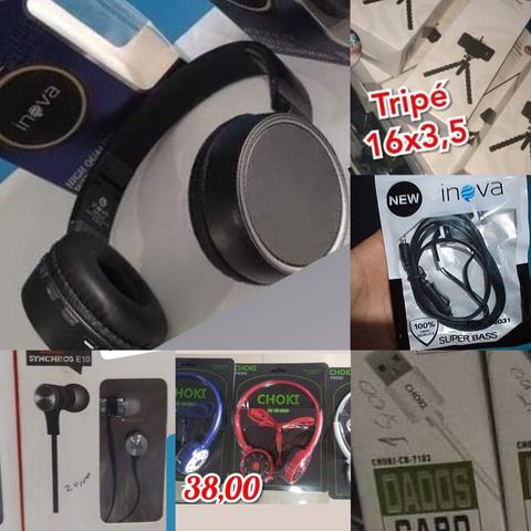 Carregador e fone de ouvido e tripé