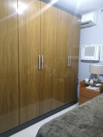 Vendo guarda.roupa de 6 portas e a poltrona decorativa Rio Decor