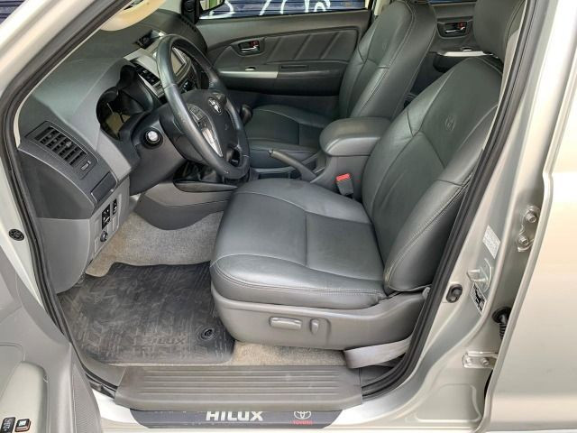Toyota Hilux SRV 3.0 4x4 Diesel 2013 - Foto 10