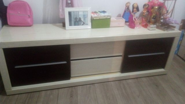Vendo Rack Semi Novo Lindo - 180 reais