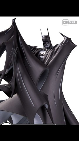 Batman Black White Todd Mcfarlane Deluxe DC Collectibles Edição Limitada