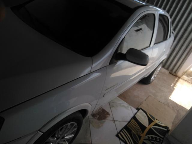 Vendo Corsa Sedã Branco 1.4 Econoflex, Gás/Gasolina - Foto 2