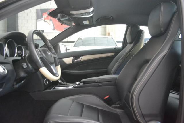 Mercedes Benz C180 1.6 CGI Coupe. Preta 2012/12 - Foto 5