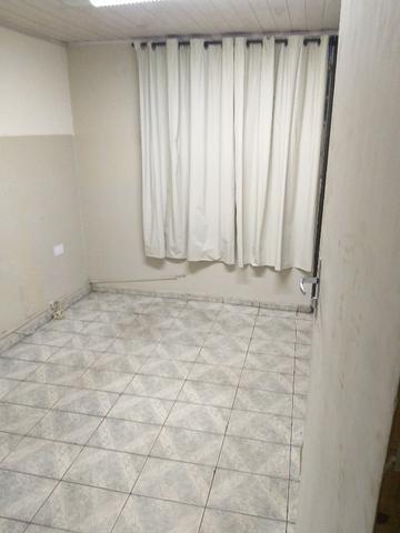 Alugo quarto com uma área no centro de Brás Cubas - Foto 3