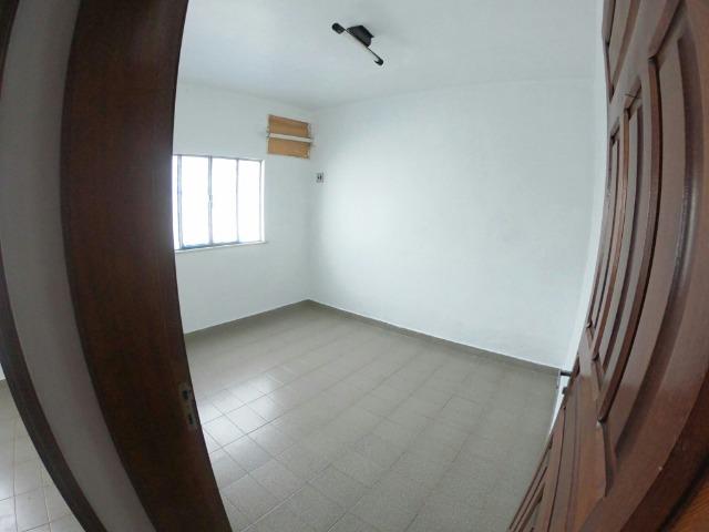 Casa ampla com 4 dormitórios - varanda - murada - gradeada - bairro São Vicente - BV/RR - Foto 11