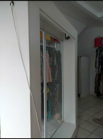 Vitrine com rodinhas - mostruário - VIDRO - Vendo dois vidros também - Foto 3