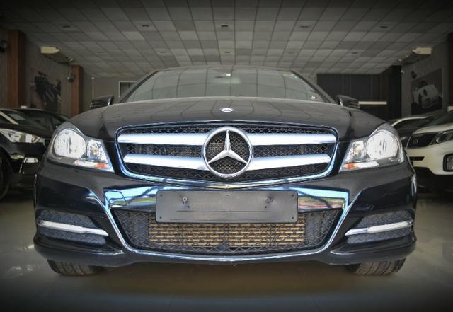 Mercedes Benz C180 1.6 CGI Coupe. Preta 2012/12