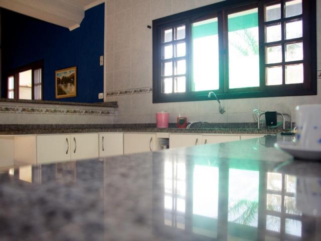 EXCELENTE CASA À VENDA, COM PISCINA,255 M² POR R$ 640.000 - PONTAL DE SANTA MARINA - CARAG - Foto 11