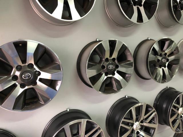Rodas Aro 17 Toyota Hilux Original SRV Graphite Diamond - Foto 17
