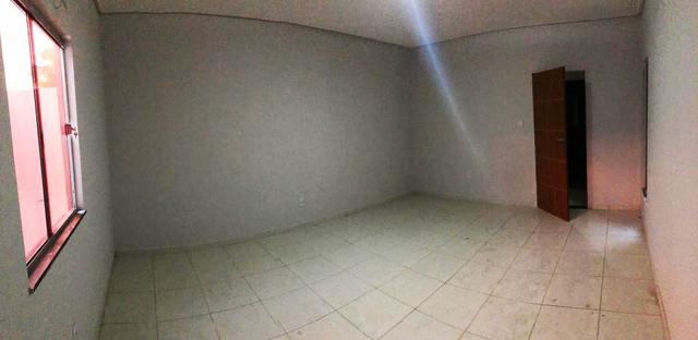 Casa em terreno 10X20, com: 3 quartos, sendo uma suíte com closet