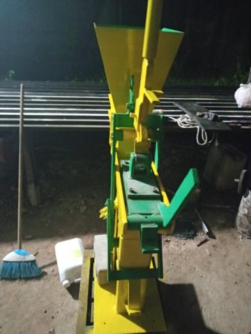 Maquina de fazer tijolinho ecológico solo cimento - Foto 3