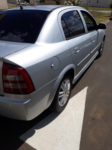 Astra 2006 sedan Automático