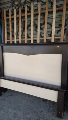 Cama casal em bom estado nada queibrado barato.pra sair rapidao