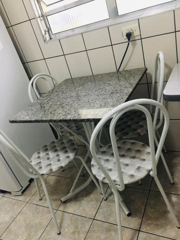 Mesa 4 cadeiras