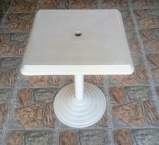 Mesa em plástico
