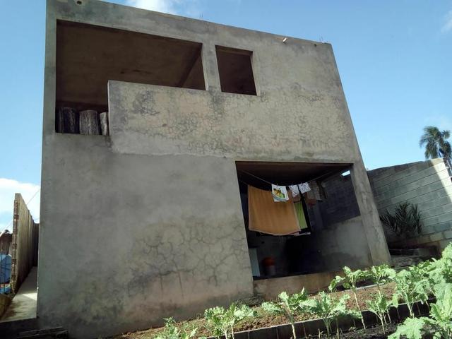 Vendo uma bela casa em local muito agradável pra quem gosta de tranquilidade. - Foto 11