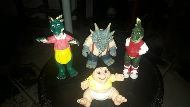 Bonecos família dinossauro