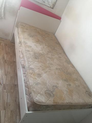 Vendo cama com colchão