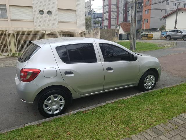 Vendo Sandero completo.