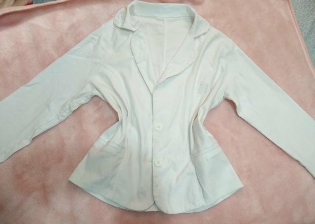 Desapegos calças 36/38 blusas p/m mule 36 blazer branco g serve m/g blazer escuro p/m - Foto 4