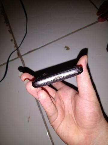 Vendo moto G4 play valor 150,00 reis tem conversa