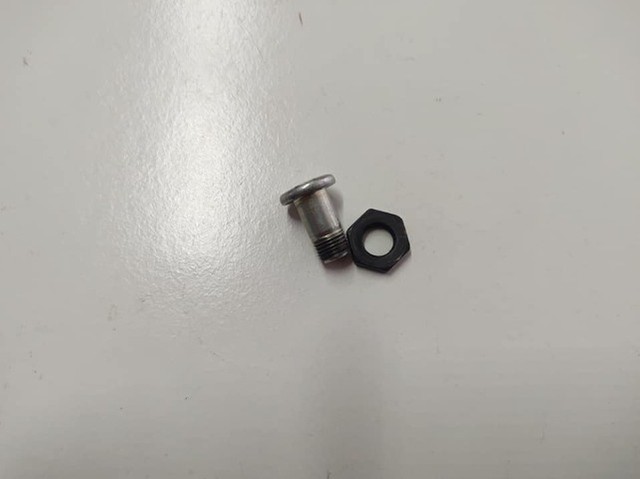 Parafuso fixador do câmbio traseiro C10 dos anos 80/90 em ótimo estado de conservação. - Foto 4