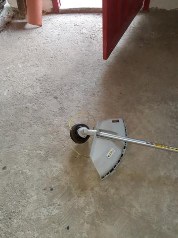 Vendo roçadeira toyama - Foto 2