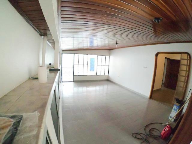 Casa ampla com 4 dormitórios - varanda - murada - gradeada - bairro São Vicente - BV/RR - Foto 4