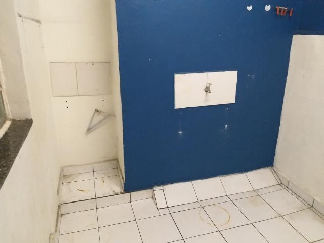 Alugo quarto com uma área no centro de Brás Cubas - Foto 4