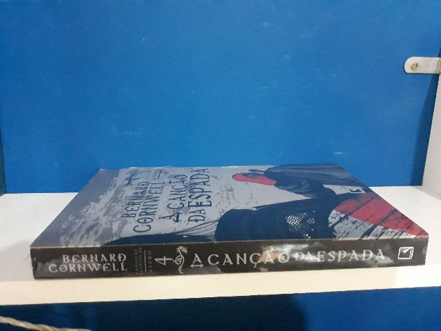 Livro A Canção da Espada Bernard Cornwell - Foto 5