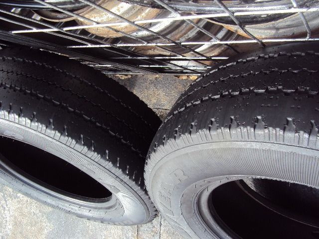 Pneus 16 de camioneta 235\70\16 -80 reais - Foto 2