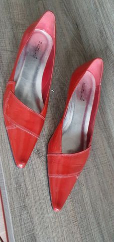 Sapato verniz 35 vermelho salto baixo - Foto 2