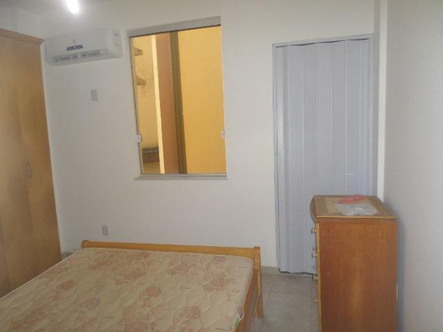 Ondina - Apartamento de quarto e sala com varanda de frente para a Avenida - Foto 14