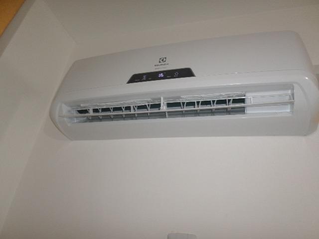 Ondina - Apartamento de quarto e sala com varanda de frente para a Avenida - Foto 13
