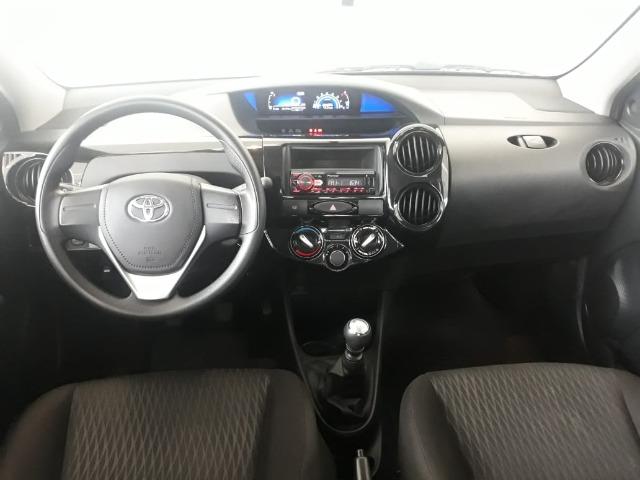 Toyota Etios Sedan X Manual 2018 - Foto 5