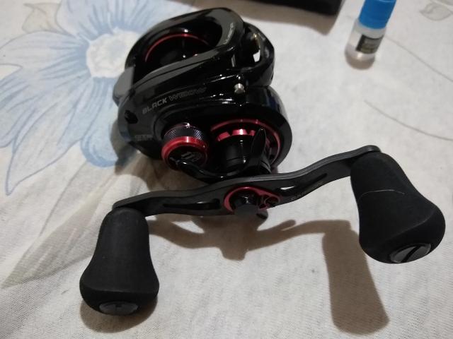 Carretilha lubina Black widow direita - Foto 3