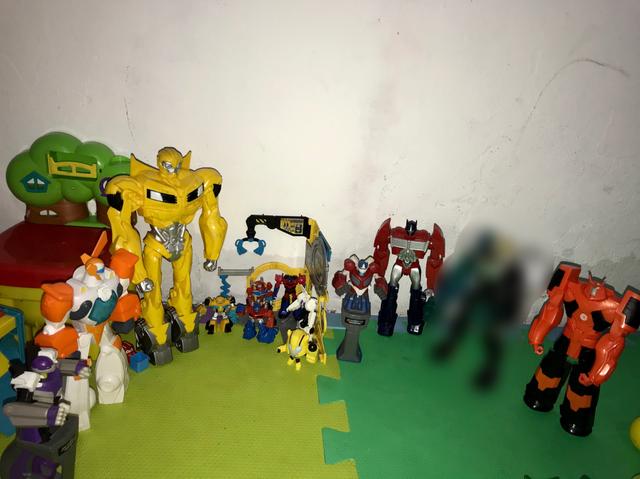 Coleção de bonecos transformes