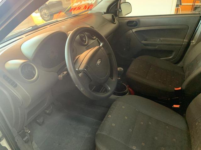 Ford Fiesta Sedan Personnalité 1.0 8V - Foto 4