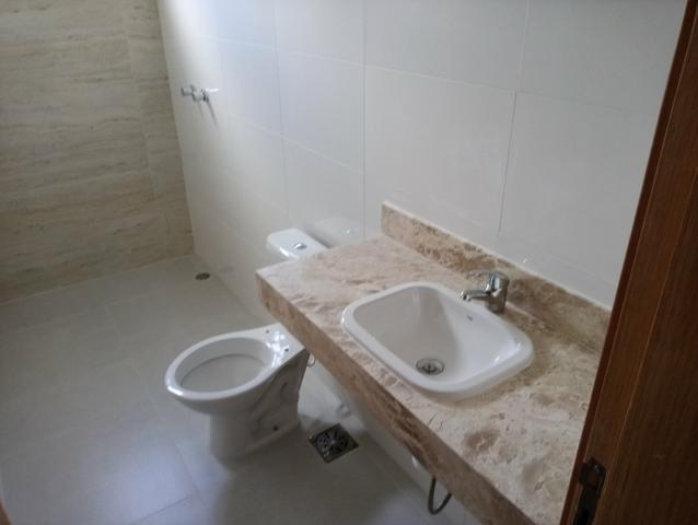 Casa nova 3 quartos sendo 1 suíte, porcelanato, prox a avenida t-63, financia - Foto 8